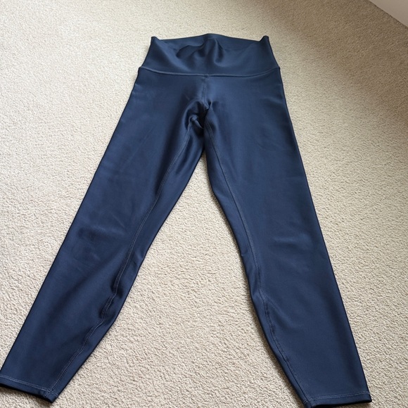 Excellent condition ALO 7/8 Airlift Leggings in Navy small - Picture 2 of 7